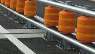 kupować Długość 2000 mm Bezpieczna bariera rolkowa żółta z czarnymi paskami odporna na uderzenia bariera bezpieczeństwa przemysłowego dla miejsc pracy online manufacture