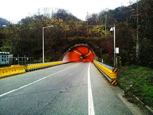 kupować Hot Dipped Galvanized Rolling Guardrail Barrier Featuring Grade International Level 4 and PU Roller Material Ensuring Roadside Safety online manufacture