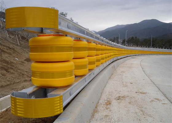 Good price ECO Friendly Highway Safety Roller Guardrail Barrier Łatwa instalacja w Internecie