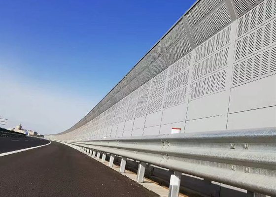 Aluminiowy panel autostradowy Wypełnienie bawełniane Bariera akustyczna do pochłaniania hałasu