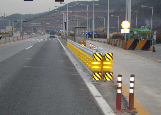Good price Bezpieczeństwo drogowe Roller Traffic Drum Barrel Guardrail Anti Crash Barrier w Internecie