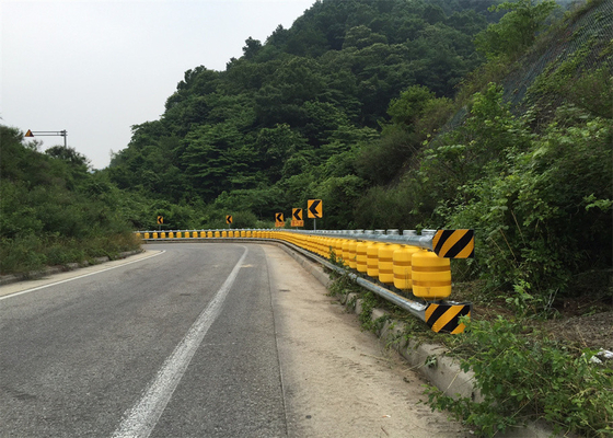 Bezpieczeństwo ruchu drogowego EVA Wiadra Rotary Barrel Rolling Guardrail Barrier Standard ISO CE