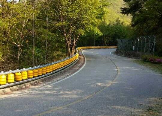 Dobra cena 10-15 dni czasu produkcji, bezpieczeństwo, bariera rolkowa, niestandardowa bariera bezpieczeństwa, ochrona personelu i sprzętu przed kolizjami w Internecie