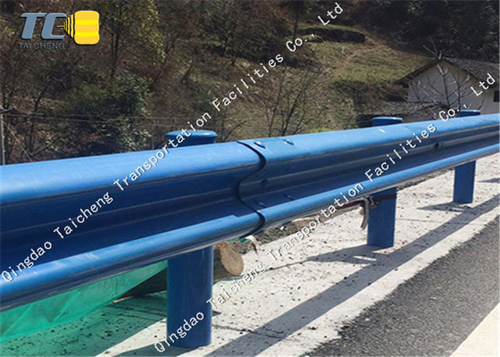 Ogrodzenie bezpieczeństwa drogowego o dużej prędkości W Beam Guardrail Ogrodzenie bezpieczeństwa drogowego Ogrodzenie o dużej wytrzymałości Galwanizowane