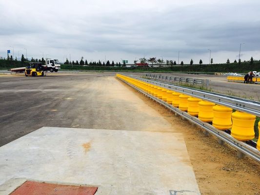 Dobra cena EVA Roller Material Rolling Guardrail Barrier Czerwony Ogród Kolor dostosowany dozwolony Trwałe rozwiązanie bezpieczeństwa dla ochrony dróg w Internecie