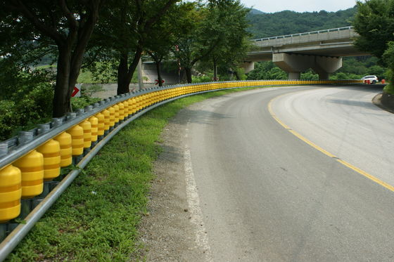 Good price PU Roller Material Rolling Guardrail Barrier Zink Coating 85um 600g na metr kwadratowy International Grade Level 4 Rozwiązanie bezpieczeństwa drogowego w Internecie